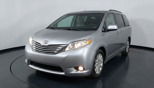 Toyota • Sienna