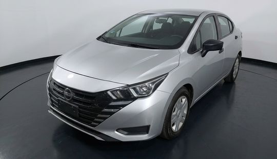 Nissan • Versa