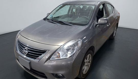 Nissan • Versa
