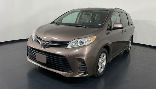 Toyota • Sienna