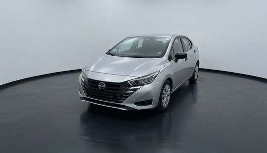 Nissan • Versa