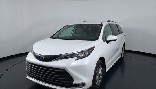 Toyota • Sienna