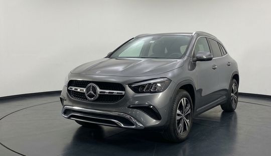 Mercedes Benz • Clase GLA