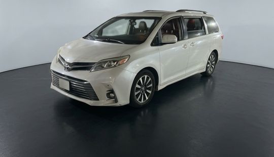 Toyota • Sienna