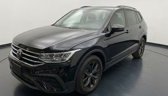 Volkswagen • Tiguan