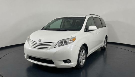 Toyota • Sienna