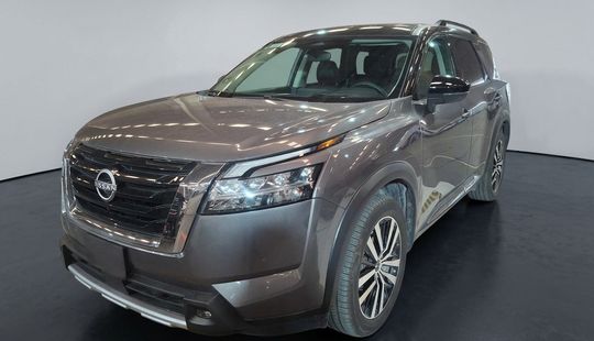 Nissan • Pathfinder