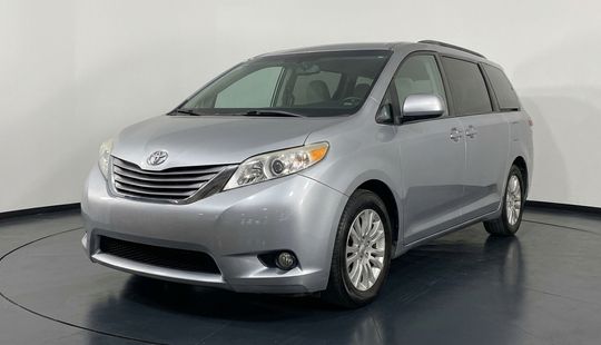 Toyota • Sienna