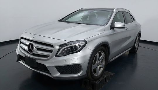 Mercedes Benz • Clase GLA