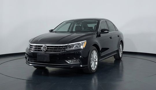 Volkswagen • Passat
