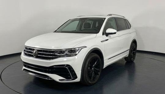Volkswagen • Tiguan