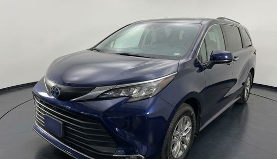 Toyota • Sienna
