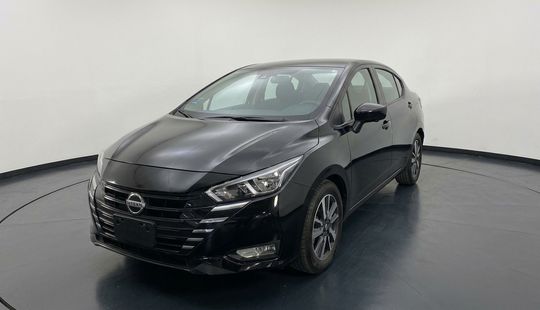 Nissan • Versa
