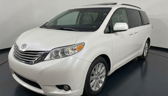 Toyota • Sienna