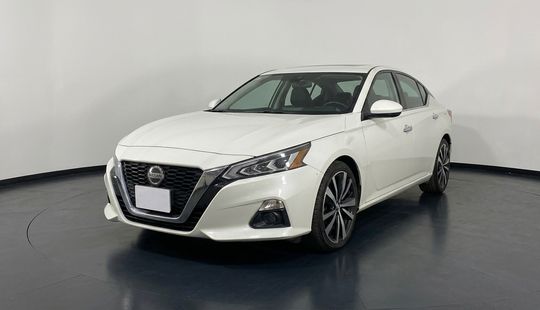 Nissan • Altima