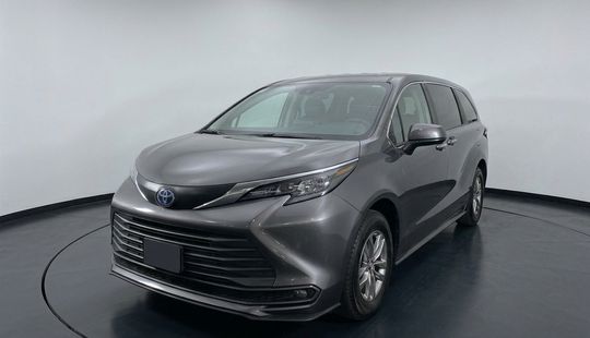 Toyota • Sienna