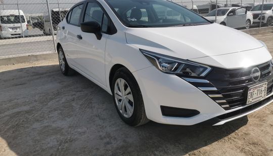 Nissan • Versa