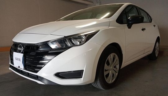 Nissan • Versa