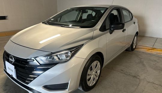 Nissan • Versa