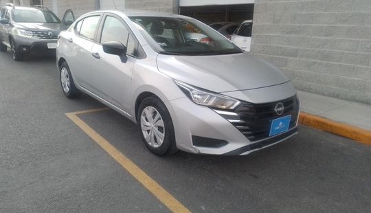 Nissan • Versa