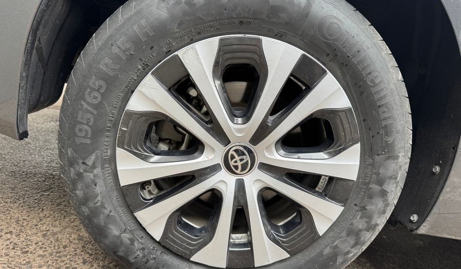 Toyota Prius 1.8 HEV BASE AUTO Hatchback 2021