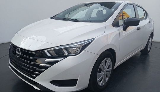 Nissan • Versa
