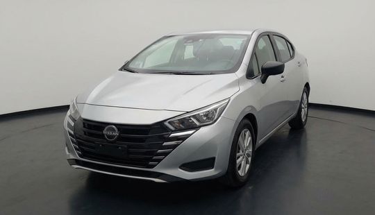 Nissan • Versa