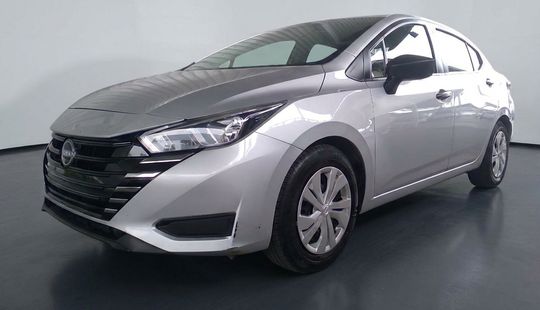 Nissan • Versa