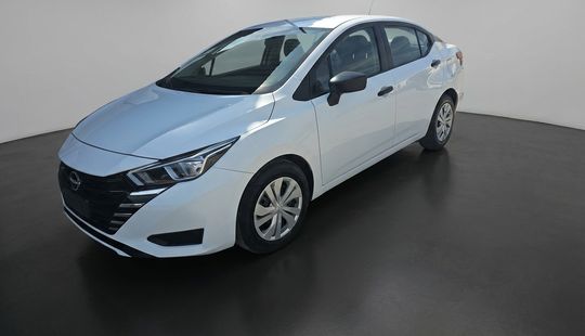 Nissan • Versa