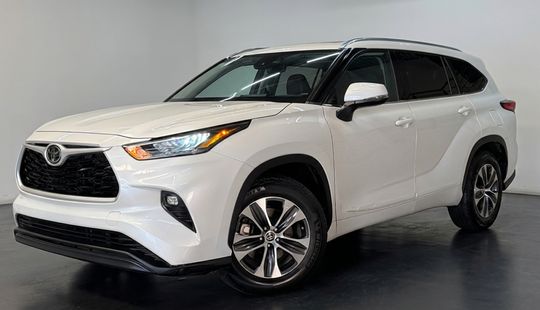 Toyota • Highlander