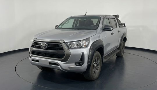 Toyota • Hilux