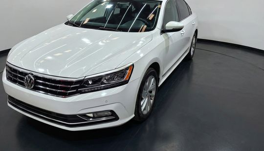 Volkswagen • Passat