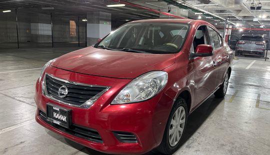 Nissan • Versa