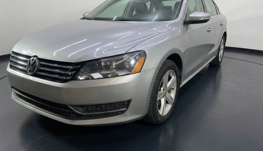 Volkswagen • Passat