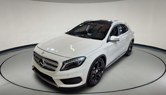 Mercedes Benz • Clase GLA