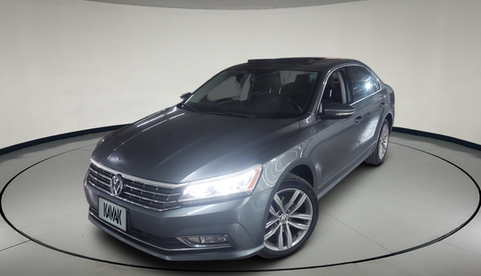 Volkswagen • Passat