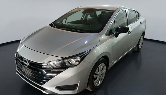 Nissan • Versa