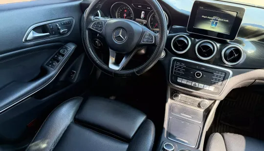 Mercedes Benz • Clase CLA
