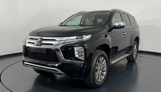 Mitsubishi • Montero