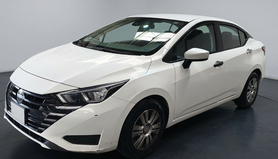 Nissan • Versa