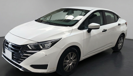 Nissan • Versa