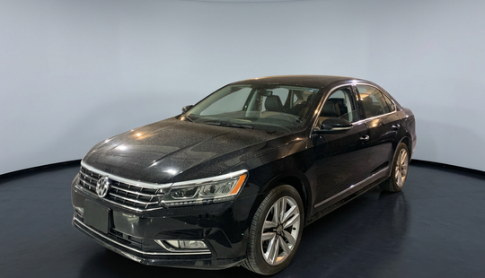 Volkswagen • Passat