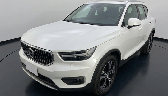 Volvo • XC40
