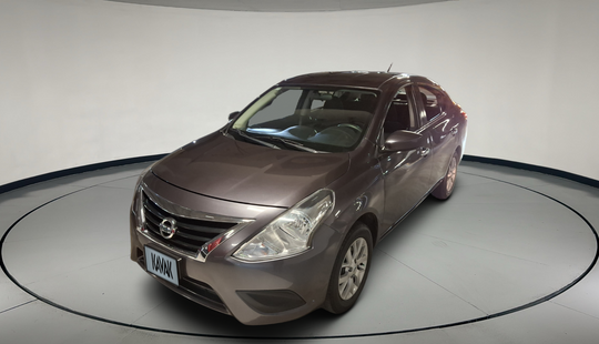 Nissan • Versa
