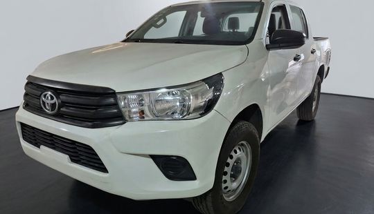 Toyota • Hilux