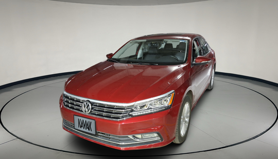 Volkswagen • Passat