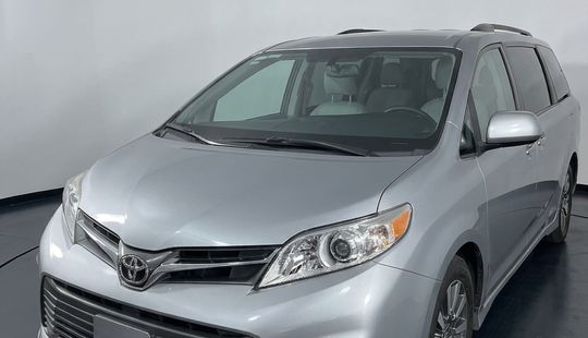Toyota • Sienna