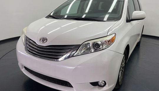 Toyota • Sienna
