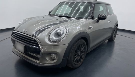 2018 • 54,000 km • Automático