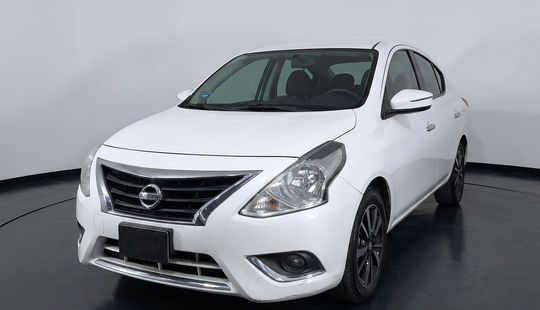 Nissan • Versa